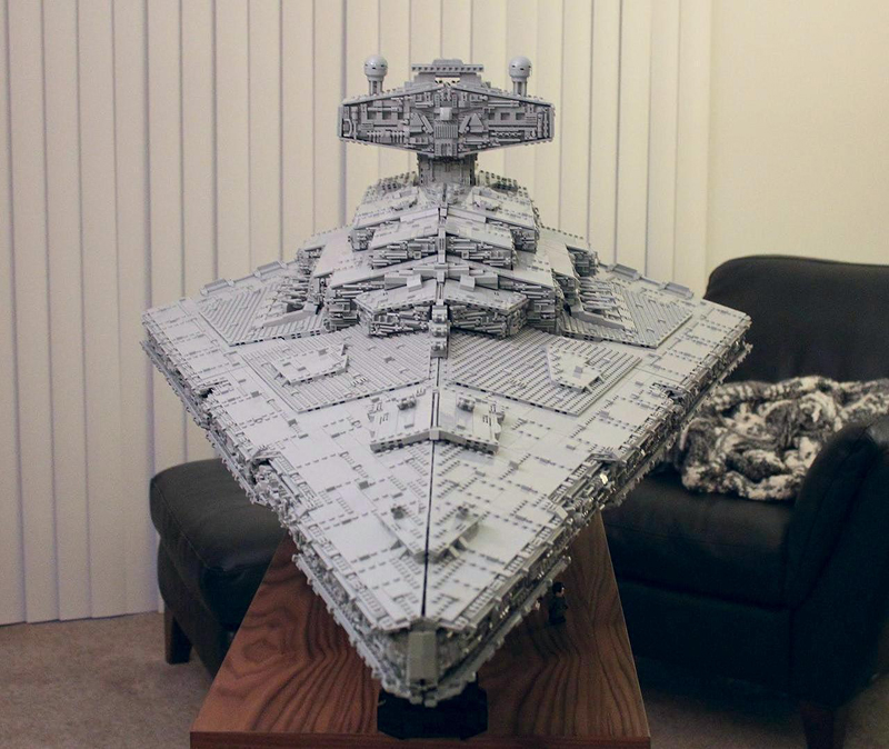 Illustration for article titled Custom LEGO Star Destroyer Is So Huge It Has A Three-Level Interior